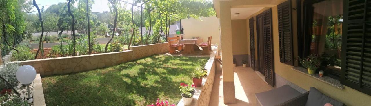 Apartment Oliva Pula Bagian luar foto